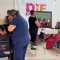 Apoyan regreso a clases con corte de cabello gratuito