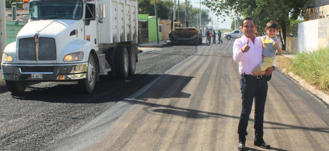 Pepe Díaz constata avance de pavimentación en Ampliación Ignacio Allende