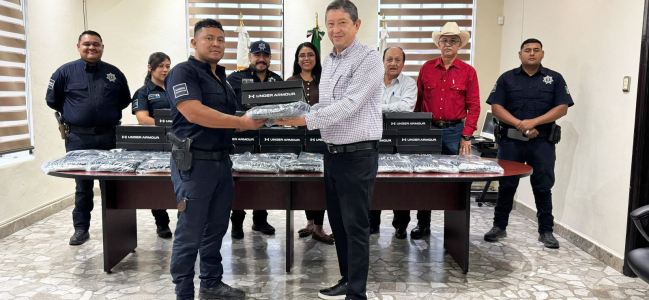 Entregan en Allende uniformes a elementos de Seguridad Pública