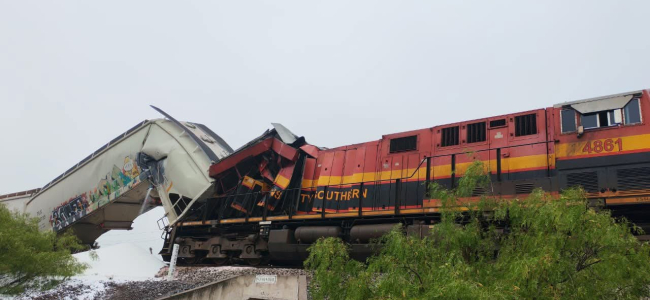 Choque de locomotoras deja dos lesionados en Ramos Arizpe