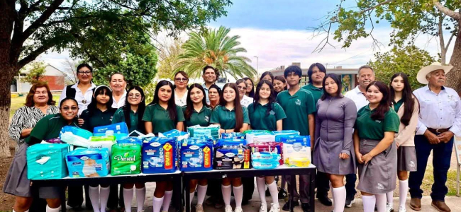 Estudiantes del Cecytec donan pañales para adultos al DIF de Morelos