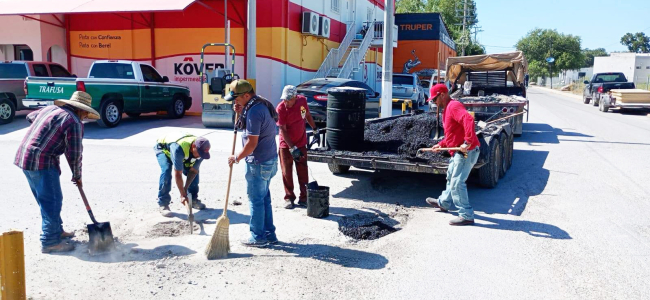 Continúa el bacheo para mejorar seguridad en vialidades