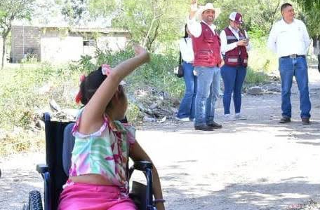 Cumple alcalde compromiso con Estefanía y fortalece apoyos a su familia