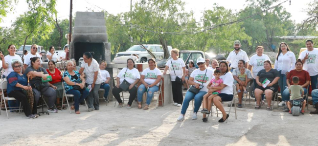 Se compromete Pily Valenzuela con transporte municipal para estudiantes