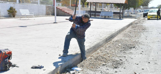 Instalan sistema de riego en plaza Bicentenario de Nava