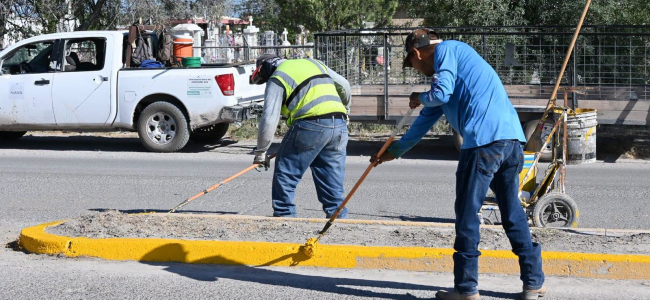 Continúan labores de limpieza y pintura en bulevar Mondragón