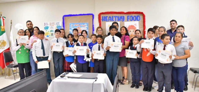 Nava, pionero en impartir inglés al 100 por ciento en escuelas públicas