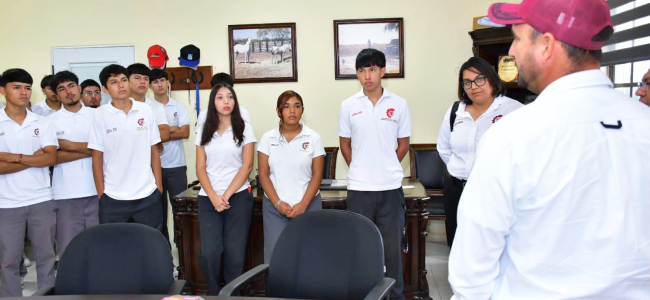 Recibe Ayuntamiento de Nava a estudiantes del Cbtis 239 del programa Dual