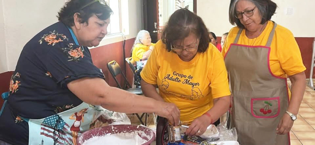 Adultos mayores disfrutan de clase de repostería y gran convivencia