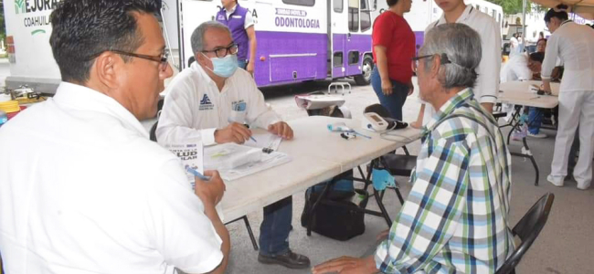 Aprovechan Caravana de la Salud en Villa Unión
