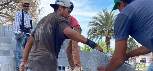 Continúa entrega de bloque de cemento a bajo costo en Villa Unión