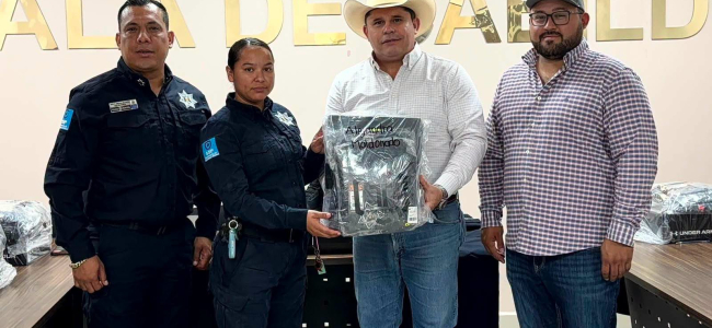 Fortalecen Seguridad Pública con entrega de uniformes y calzado en Villa Unión
