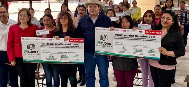 Entregan 40 becas de Preparatoria Abierta para Mujeres en Villa Unión