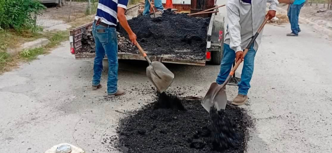 Reanudan trabajos de bacheo en vialidades de Villa Unión