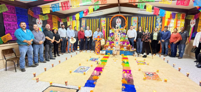 Reconocen talento y tradición en concurso de altares de muertos