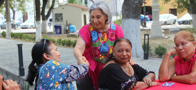 Brindan Tarde Mexicana a los adultos mayores en Zaragoza