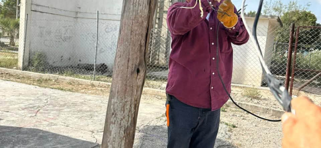 Mejoran alumbrado en la cancha del ejido Tío Pío