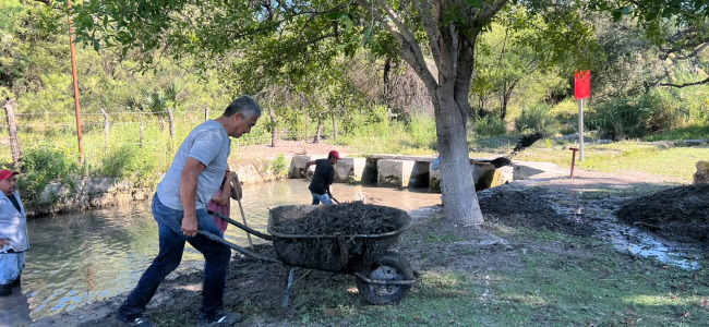 Dan seguimiento a limpieza de acequias en Zaragoza