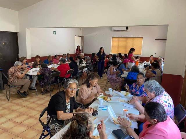 Festeja DIF Villa Unión Día de las Madres con adultos mayores