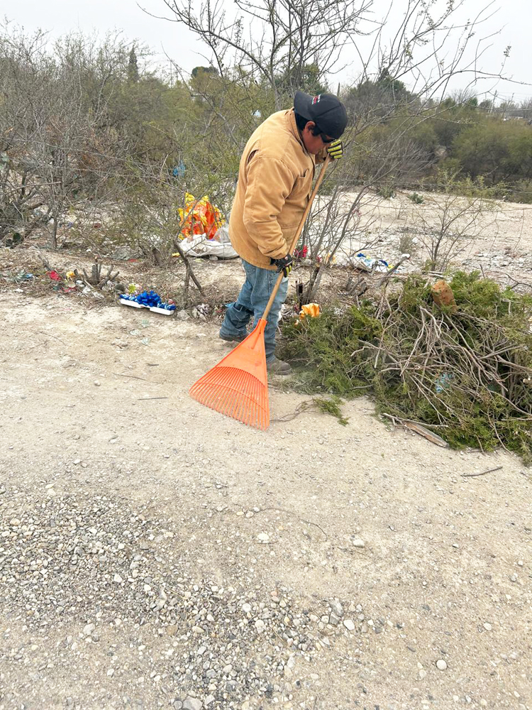 Realizan limpieza y mantenimiento en panteón Sagrado Corazón