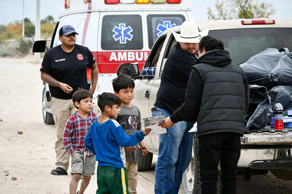 Entregan juguetes a niñas y niños en Delegación V. Carranza