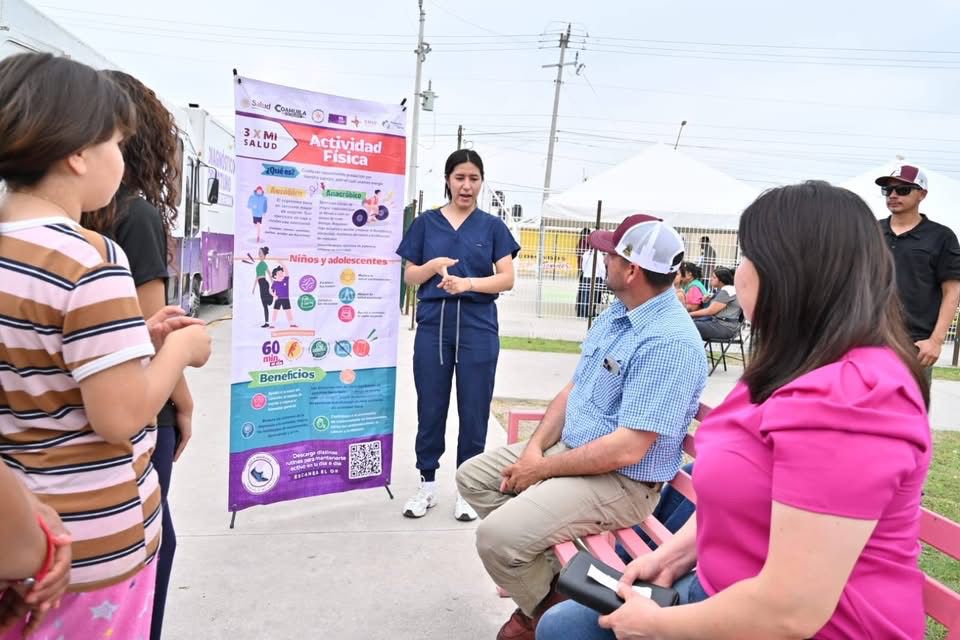 Aprovechan Caravana de la Salud con servicios médicos gratuitos en Nava