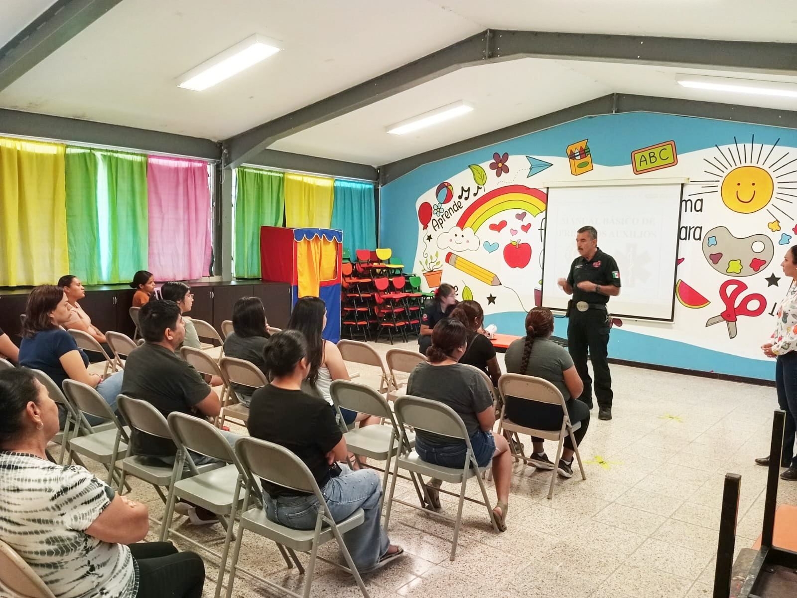 Imparten plática de primeros auxilios en jardín de niños