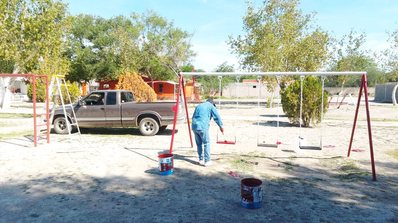 Realizan acciones de mantenimiento en la placita Madero