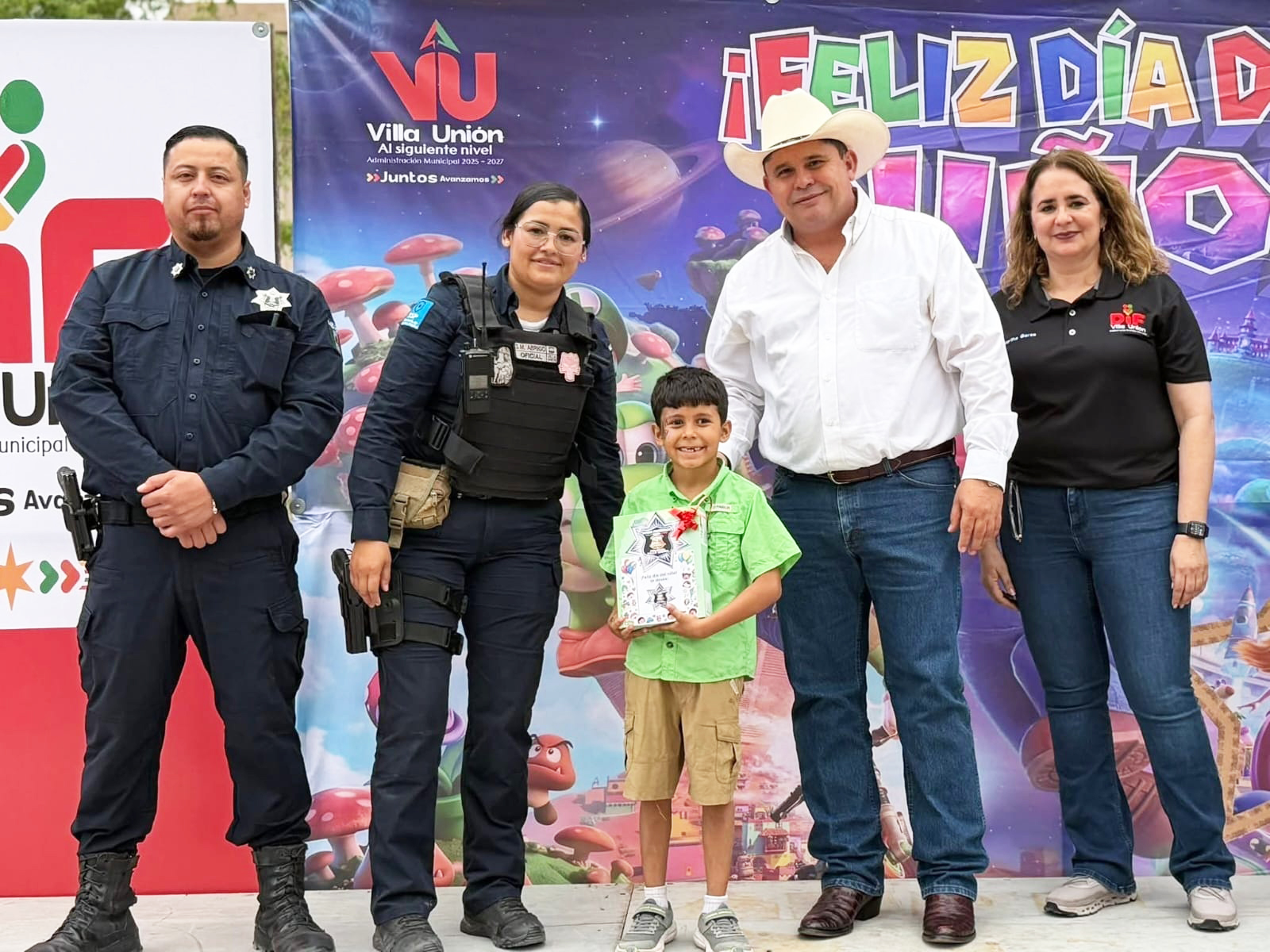 Brindan emocionante festejo a la niñez de Villa Unión