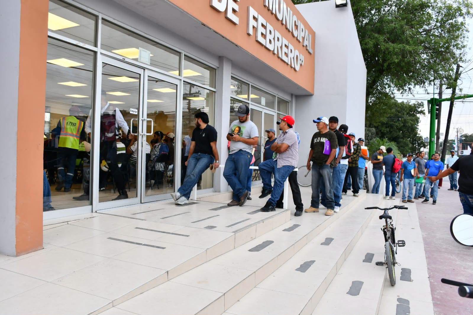Acercan oportunidades de empleo para operadores en Nava