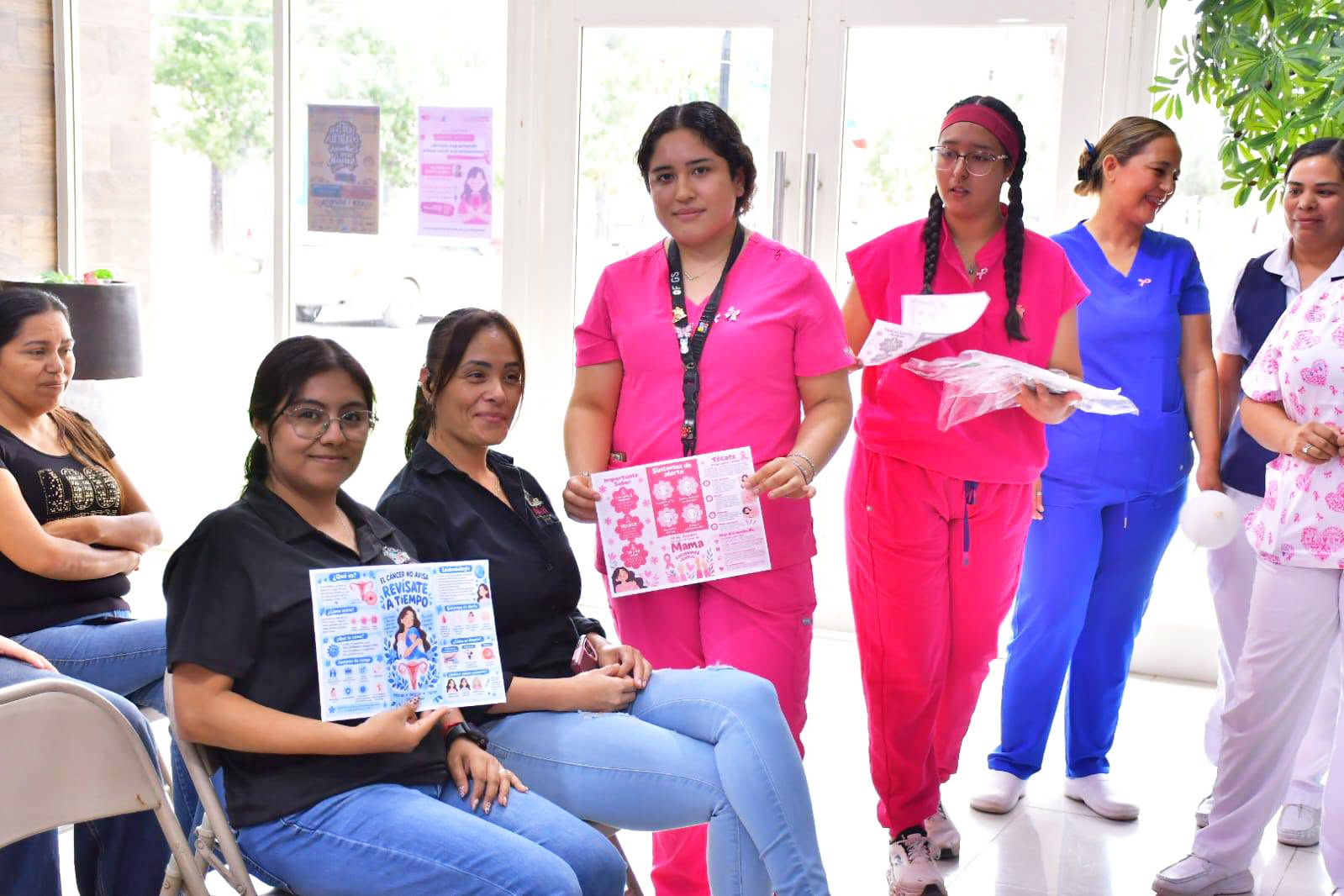 Cuidan la salud de las mujeres con plática preventiva sobre el cáncer