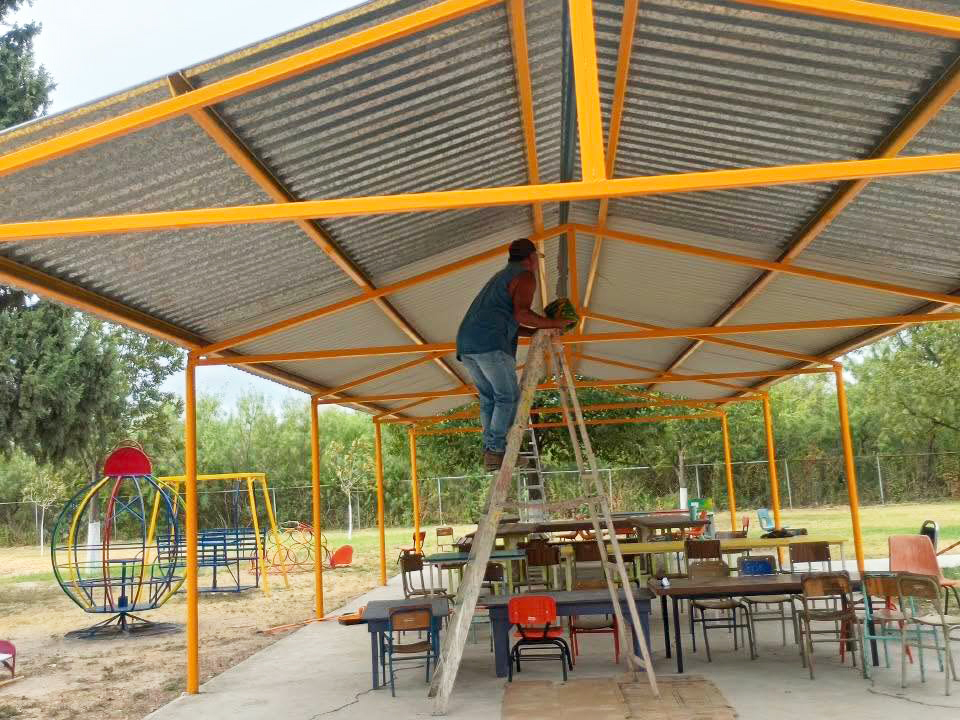 Apoya Villa Unión trabajos de pintura en el CAM #20 de Allende